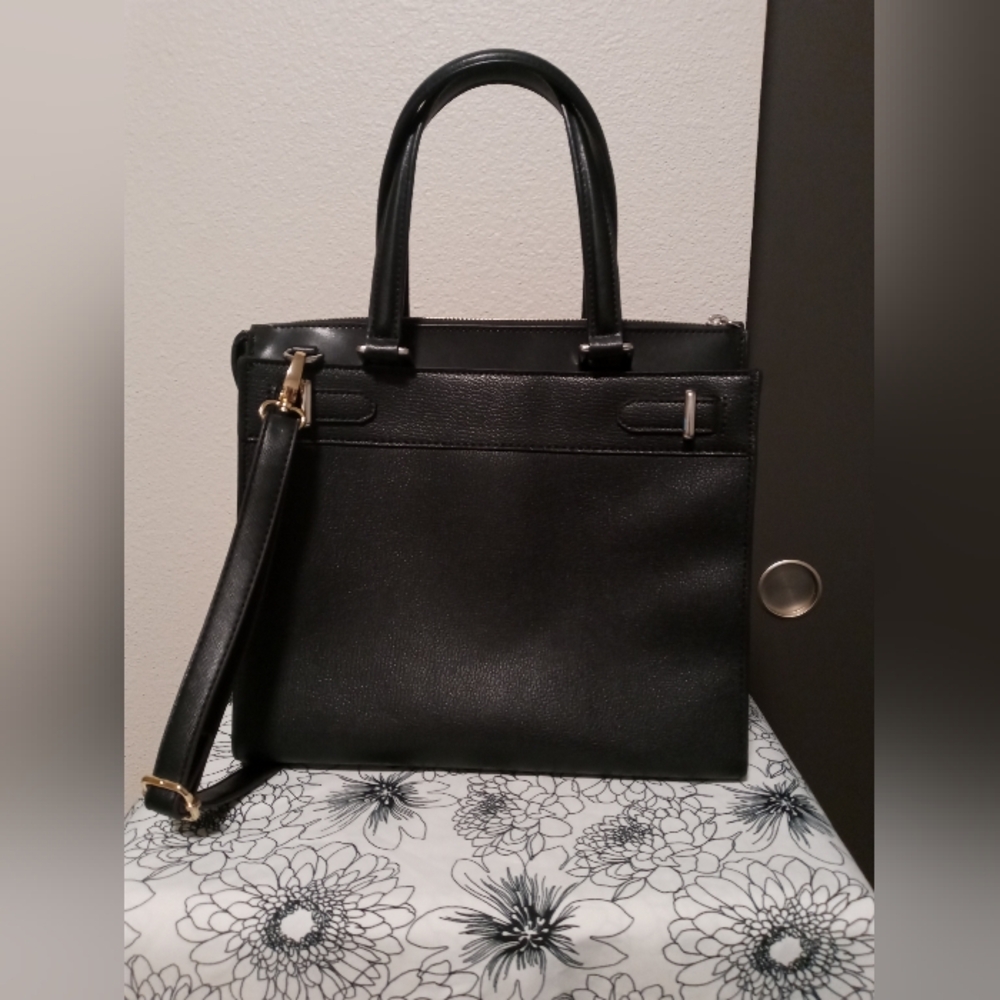 Elegant Black Calvin Klein Handbag 😍👜 - Picture 5 of 7